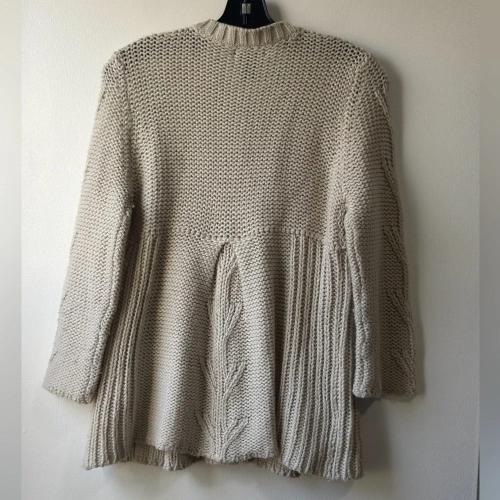 Vintage BCBGMaxAzria Women’s Cream Cardigan Sz M - Picture 5 of 8